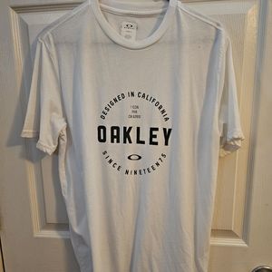 Men's Oakley T-Shirt